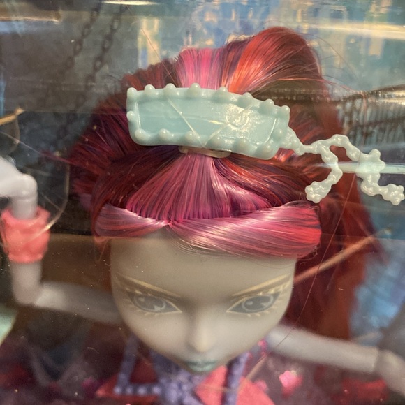 MONSTER HIGH HAUNTED KIYOMI HAUNTERLY - Picture 2 of 13